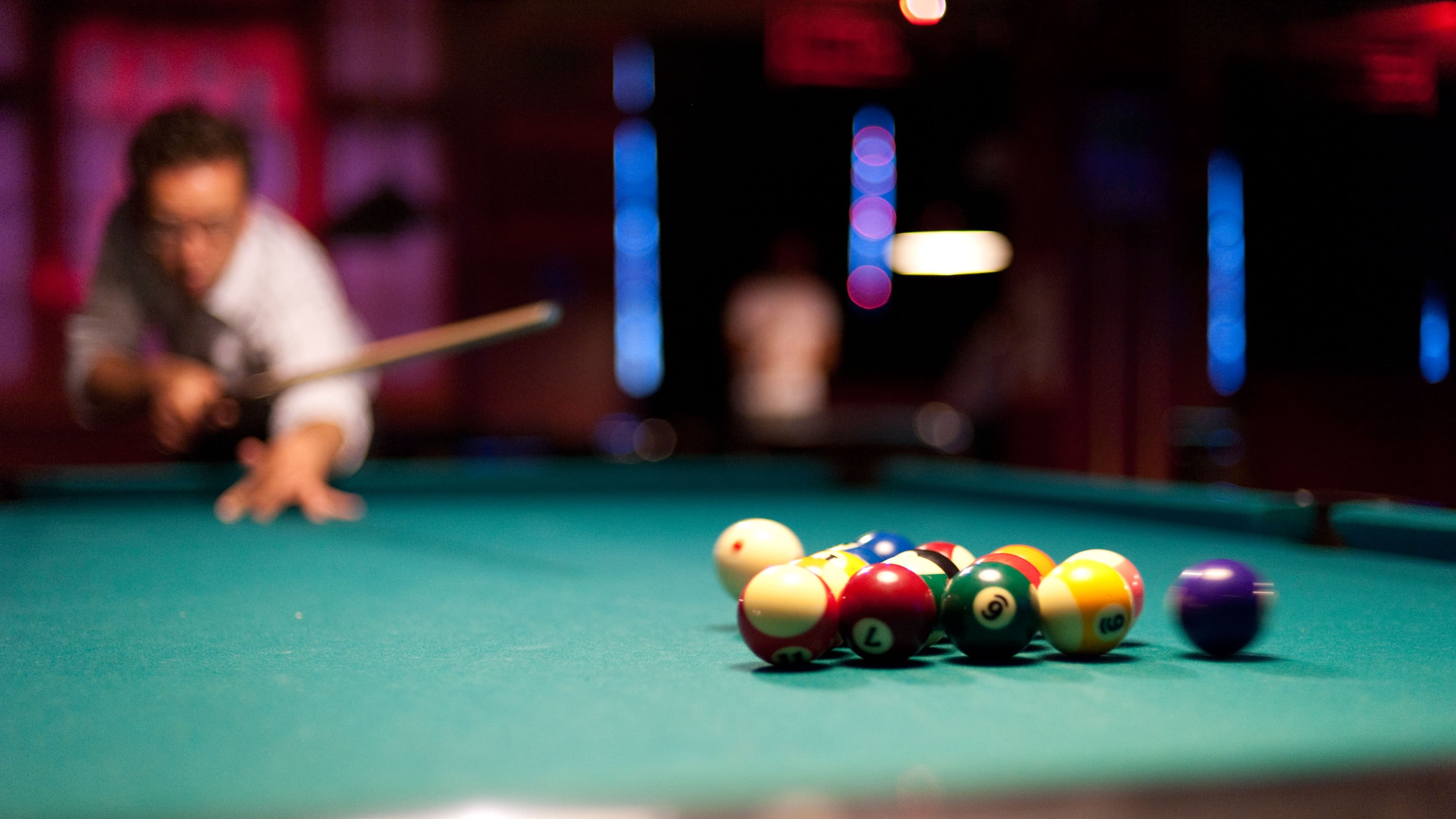 Backstage Bar & Billiards