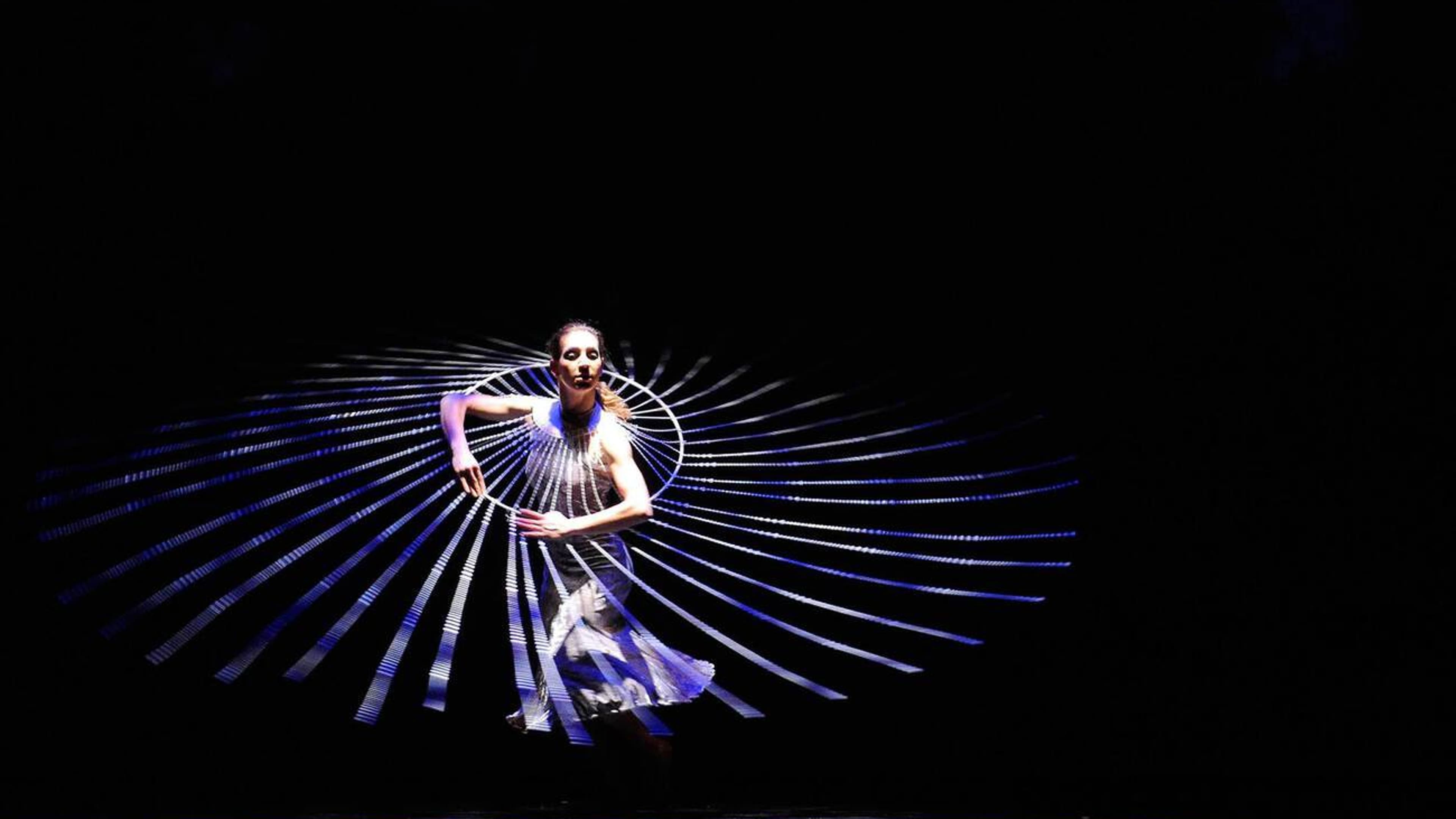 Momix: Alice