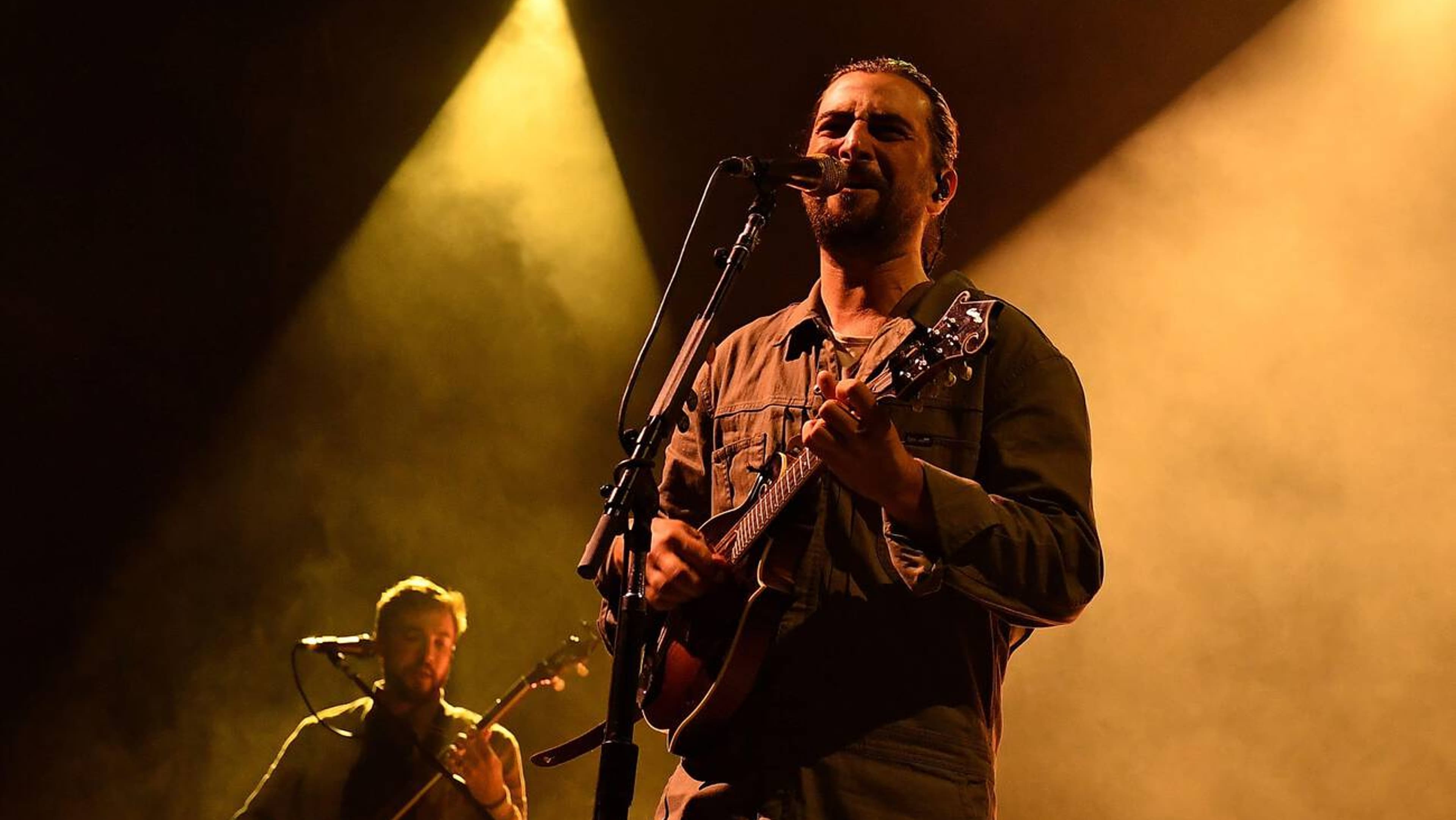 Noah Kahan with Gigi Perez and Annabelle Dinda