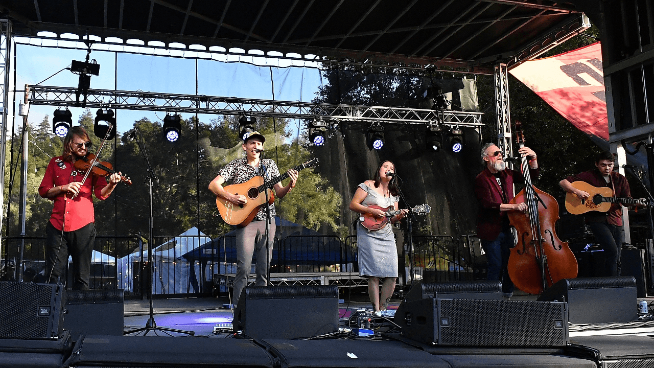 AJ Lee and Blue Summit