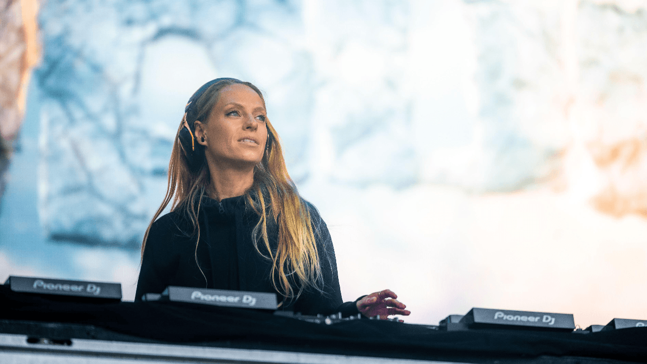 Nora En Pure