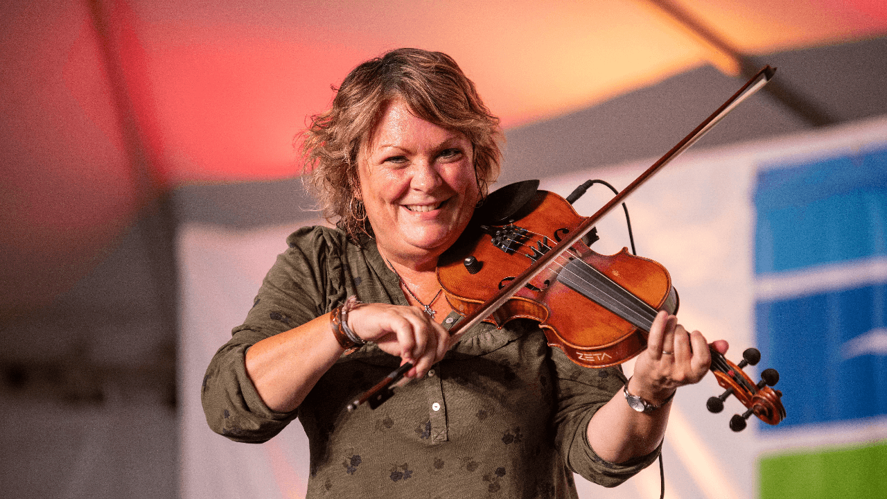 Eileen Ivers and The Bridigeens