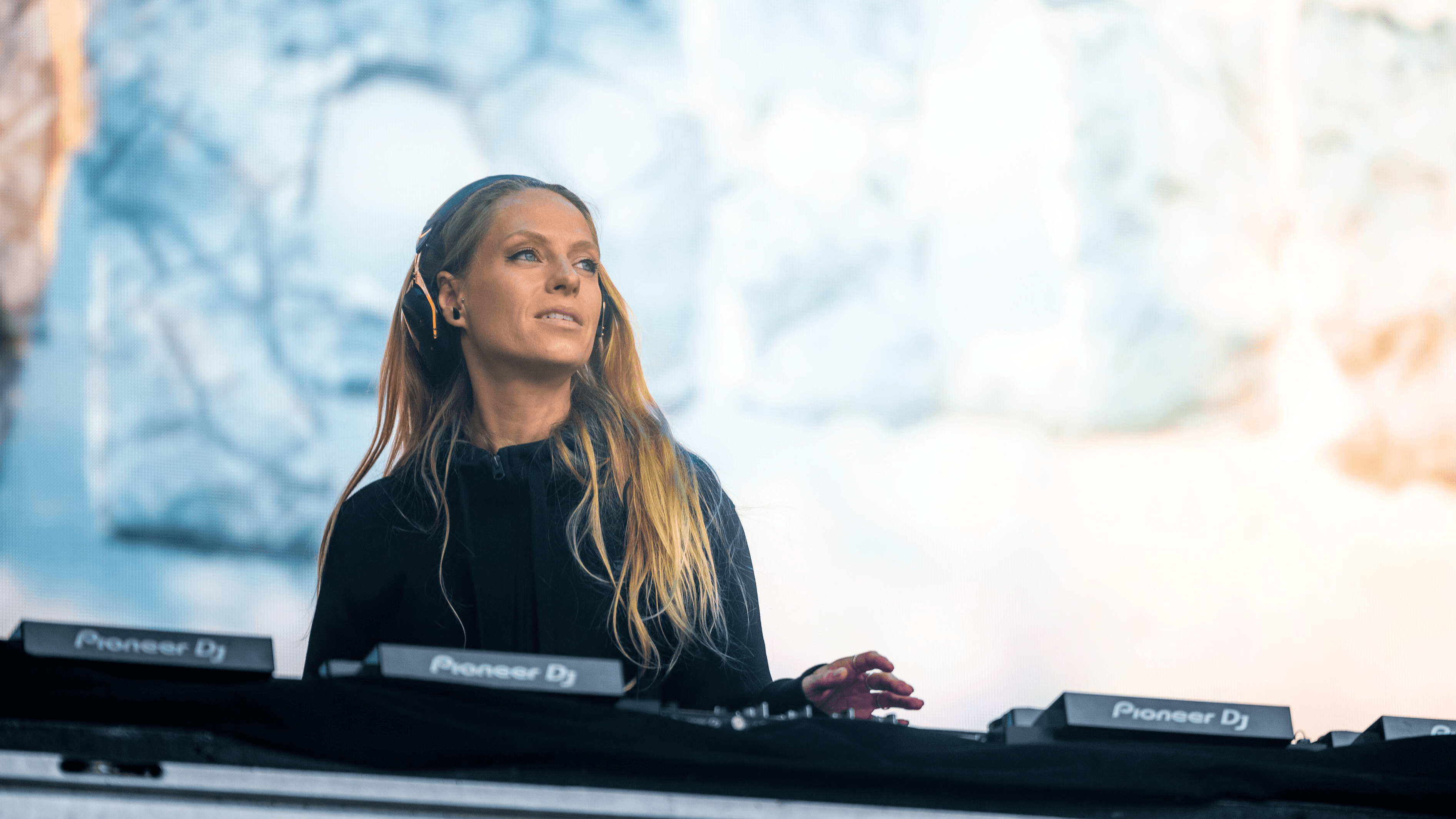 Nora En Pure